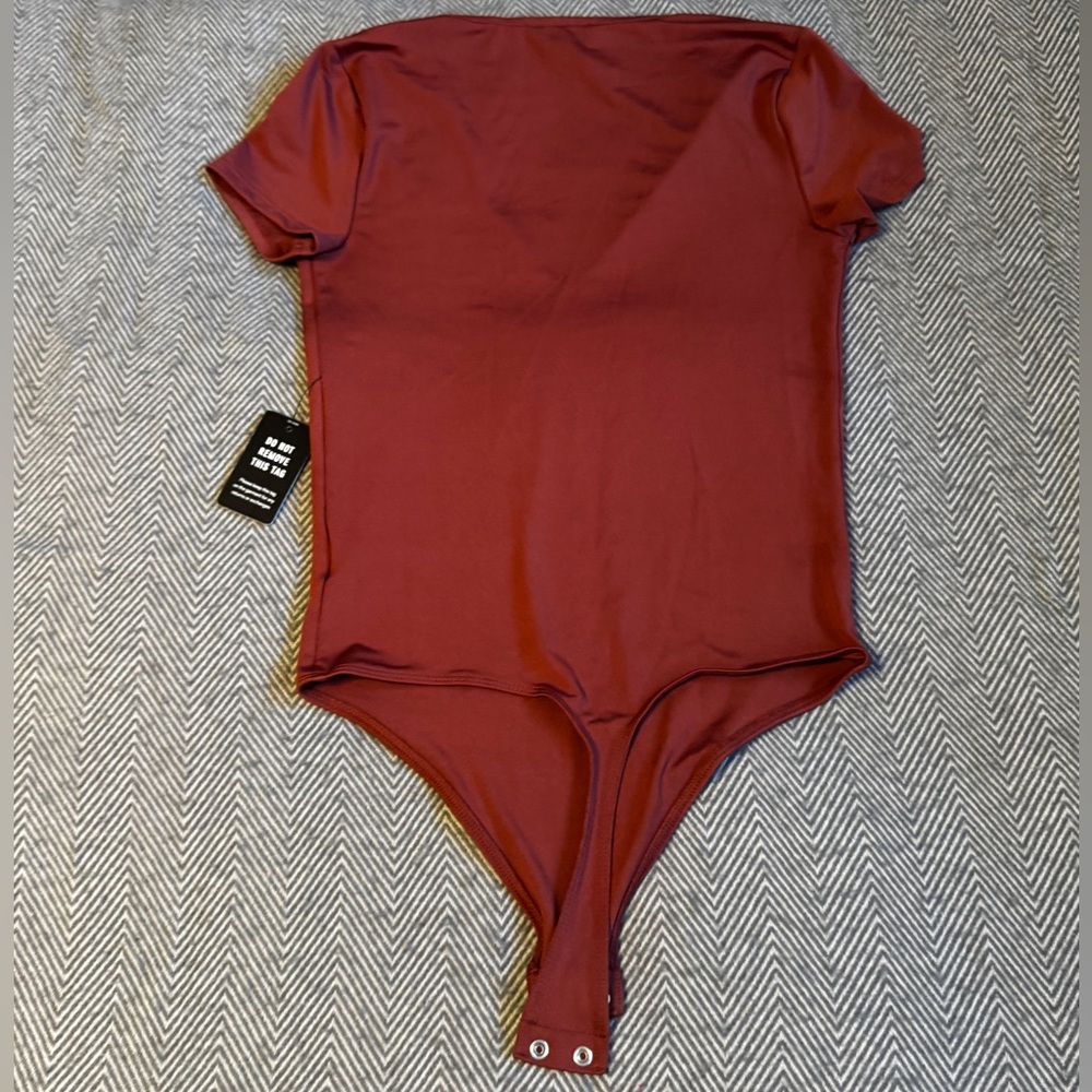 Express V-Neck Bodysuit NWT - Rust Red - Picture 2 of 4